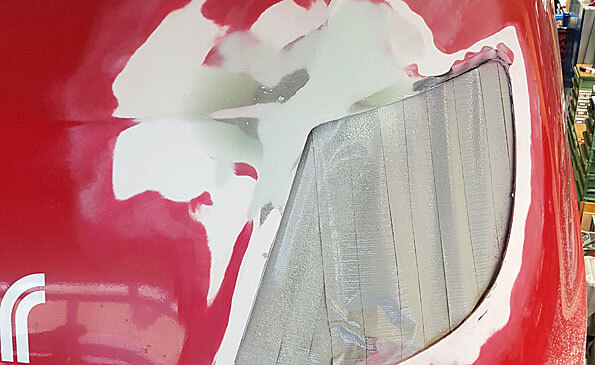 GFK-Reparatur:<br />Przision fr hochwertige Fahrzeuge